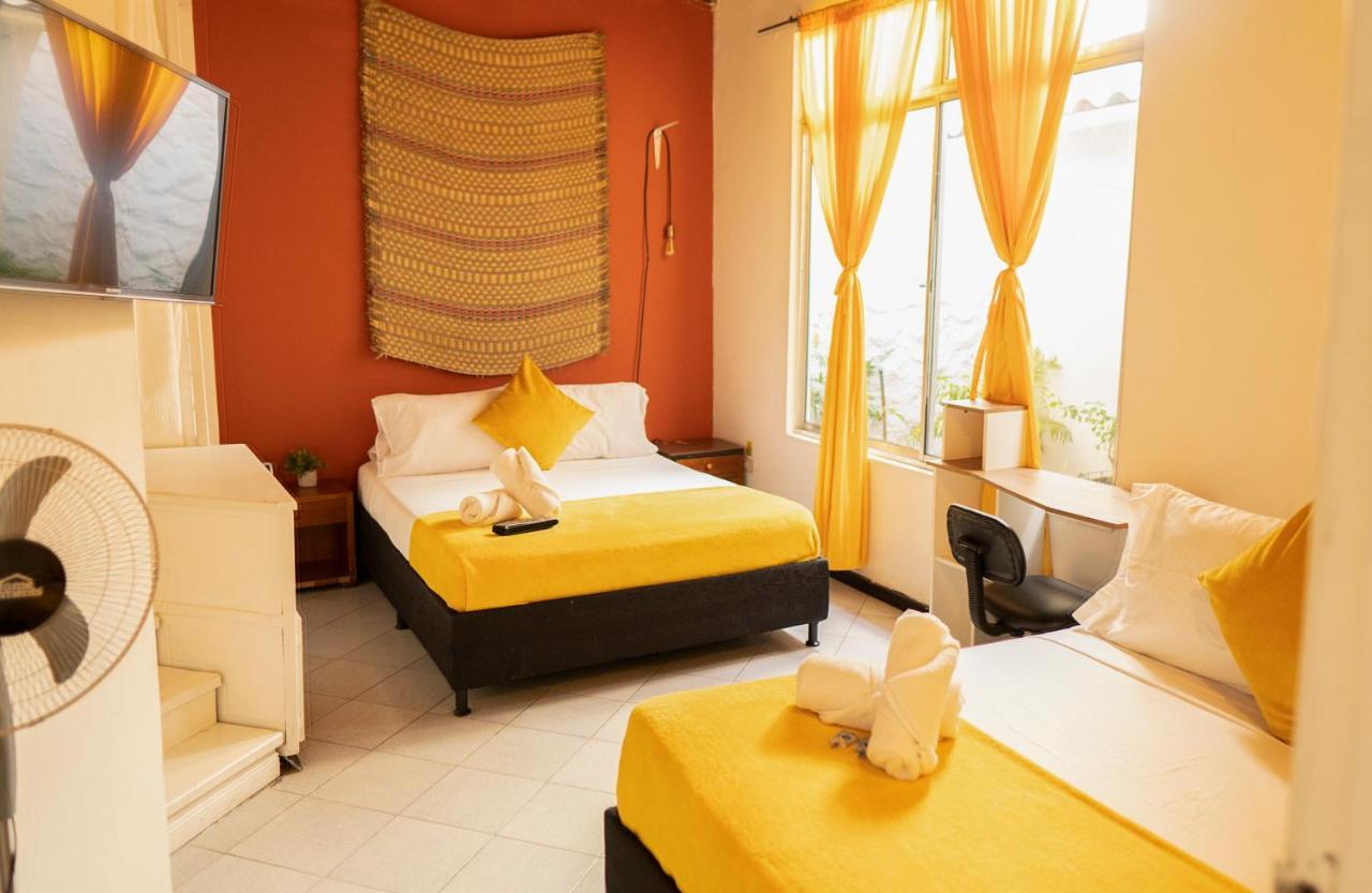 Africa House-Casa Hotel Laureles-La70 Medellín Kültér fotó