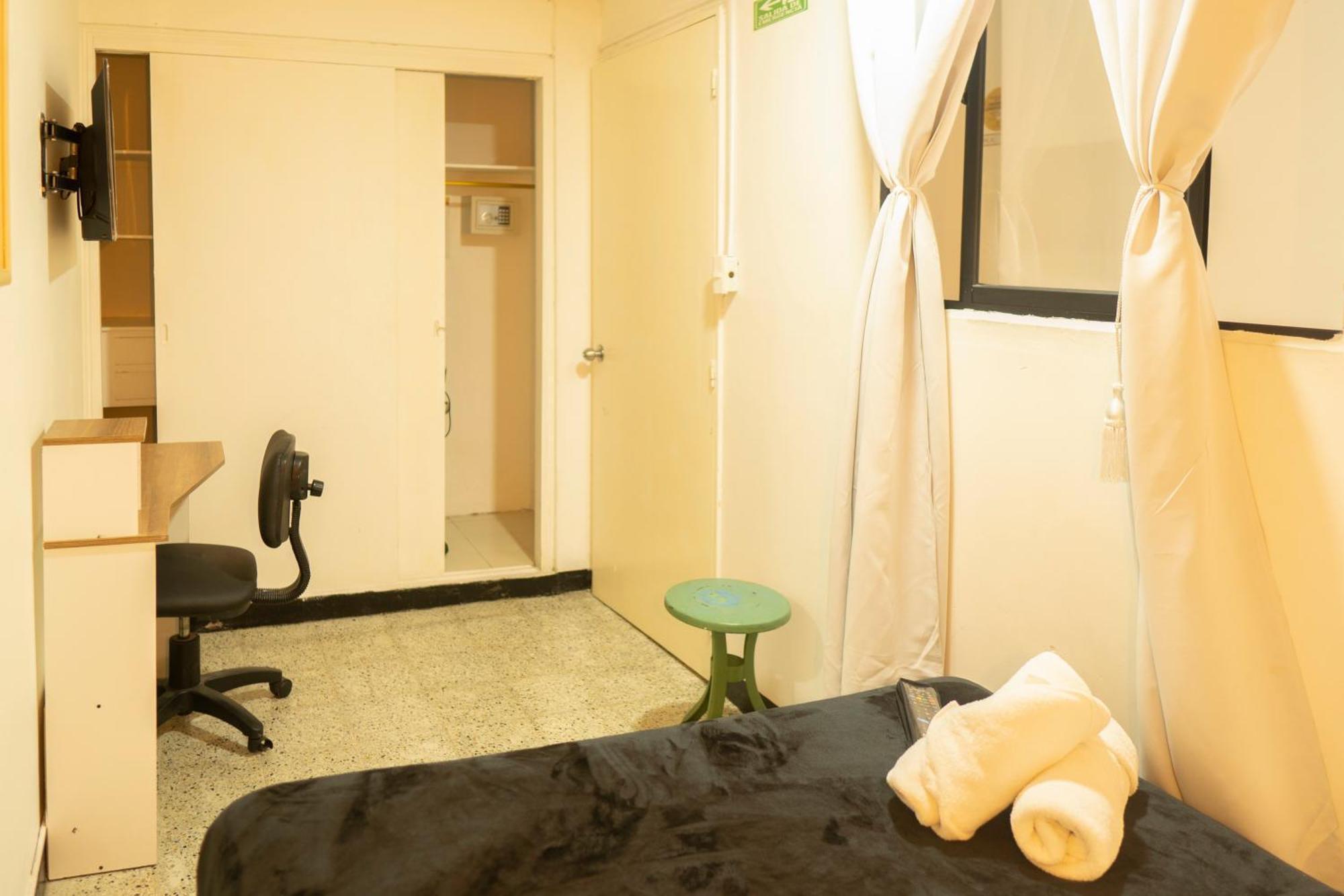 Africa House-Casa Hotel Laureles-La70 Medellín Kültér fotó