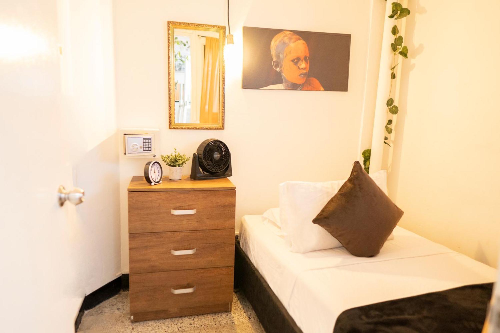 Africa House-Casa Hotel Laureles-La70 Medellín Kültér fotó