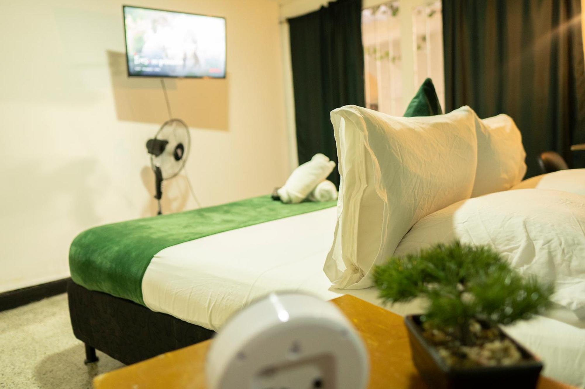Africa House-Casa Hotel Laureles-La70 Medellín Kültér fotó