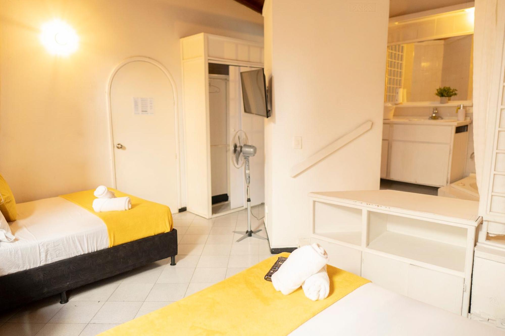 Africa House-Casa Hotel Laureles-La70 Medellín Kültér fotó