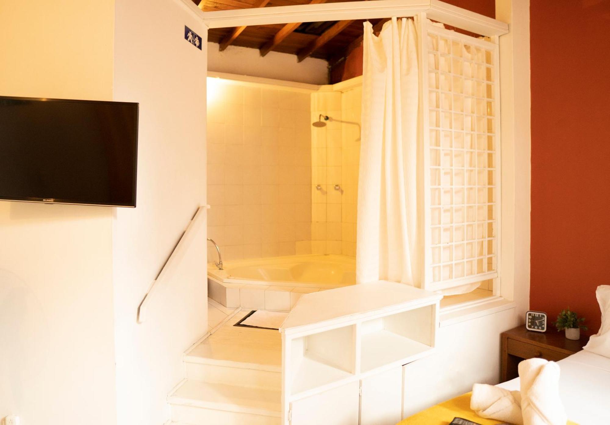 Africa House-Casa Hotel Laureles-La70 Medellín Kültér fotó