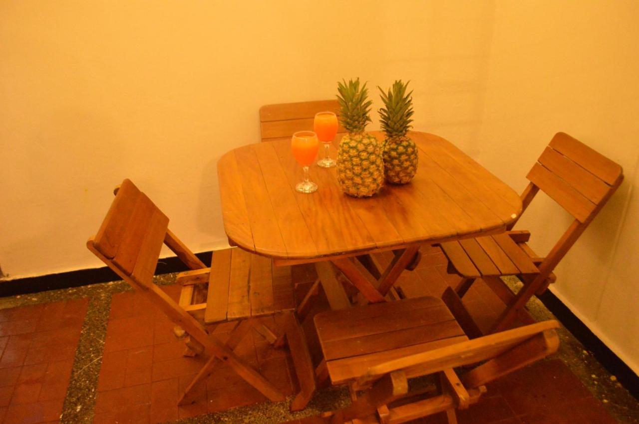 Africa House-Casa Hotel Laureles-La70 Medellín Kültér fotó